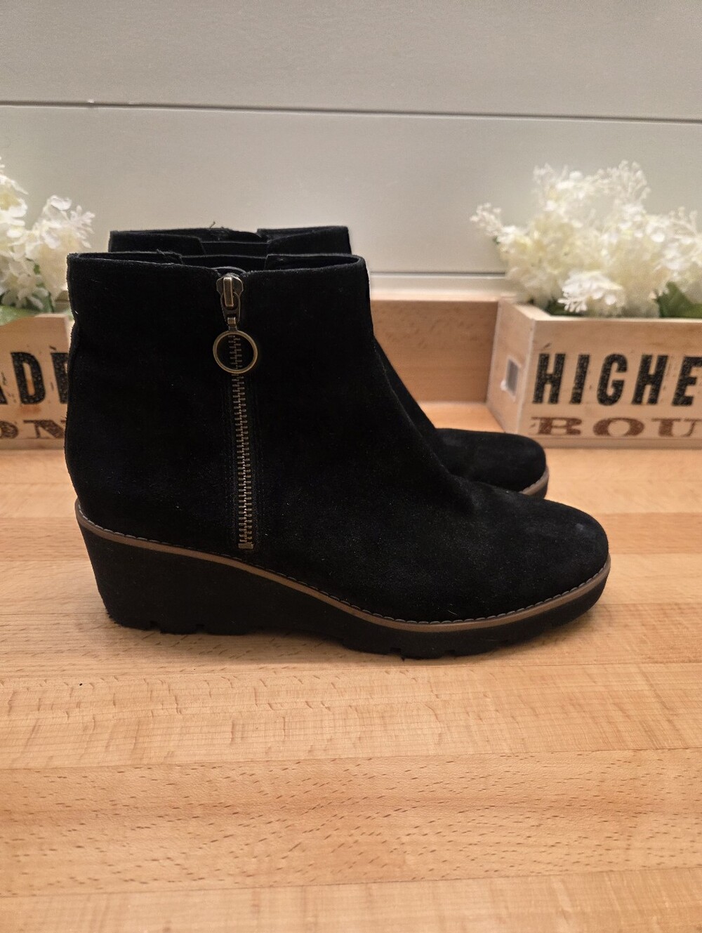 Vionic Hazal Water Repellent Bootie Black Suede Women's Size 9.5